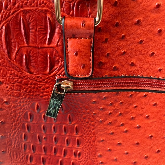 NWOT 4 piece handbag/tote set with straps in Faux Crocodile- ORANGY-RED - NEW - Picture 4 of 13